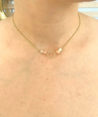 Collier de Dos cercle et pierre vu de face