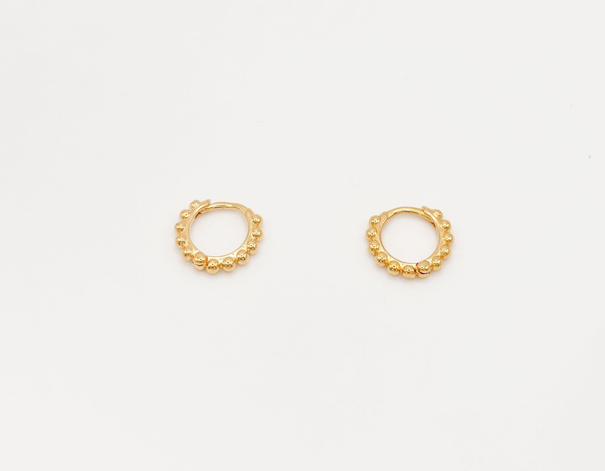 Boucles d'Oreilles Mini Créoles Billes Plaqué Or