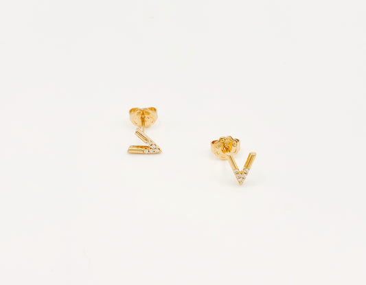 Puces d'Oreilles Plaqué Or Forme V et Strass Blancs
