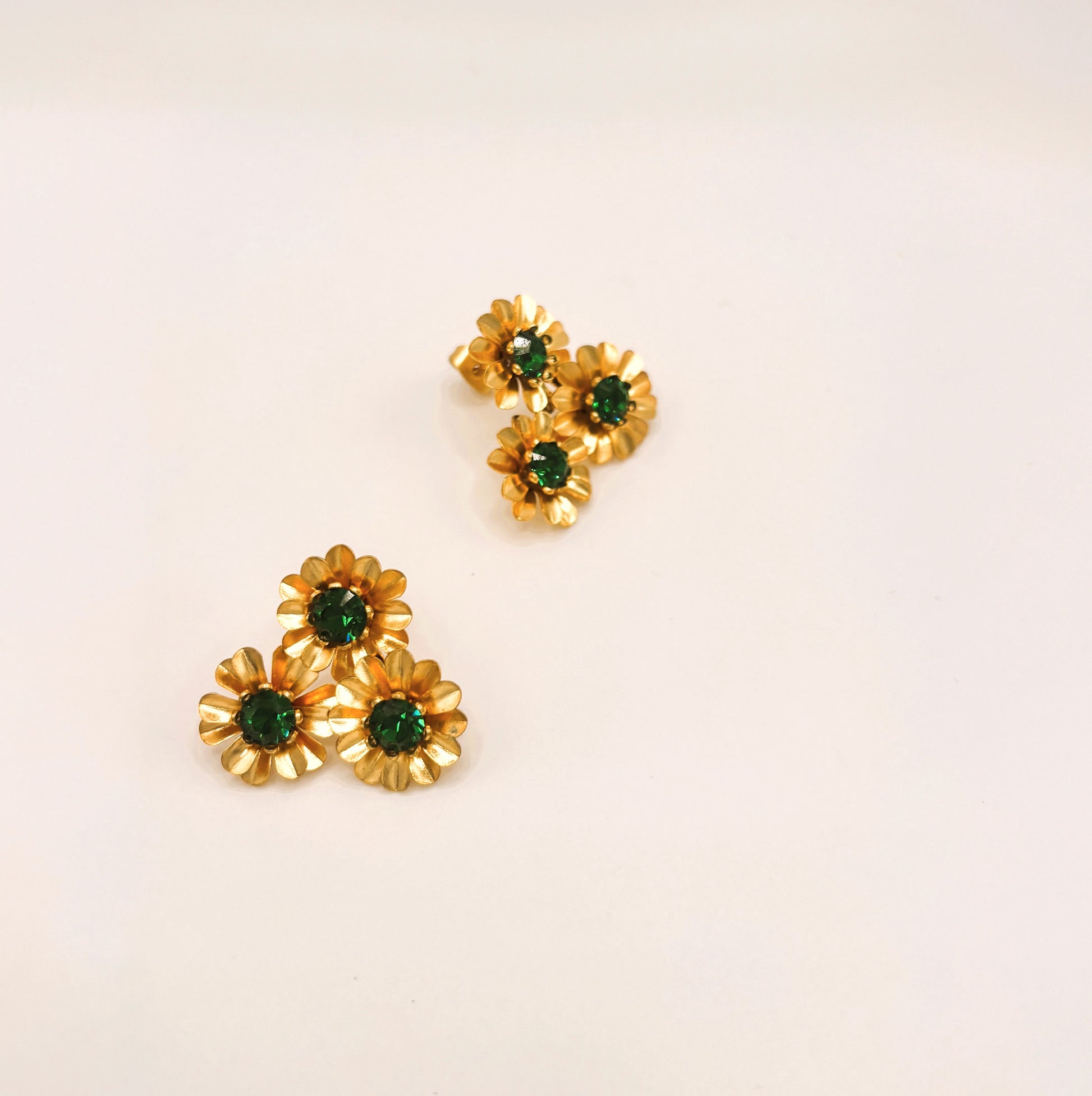 Boucles d'Oreilles 3 Fleurs et Cristaux Serties