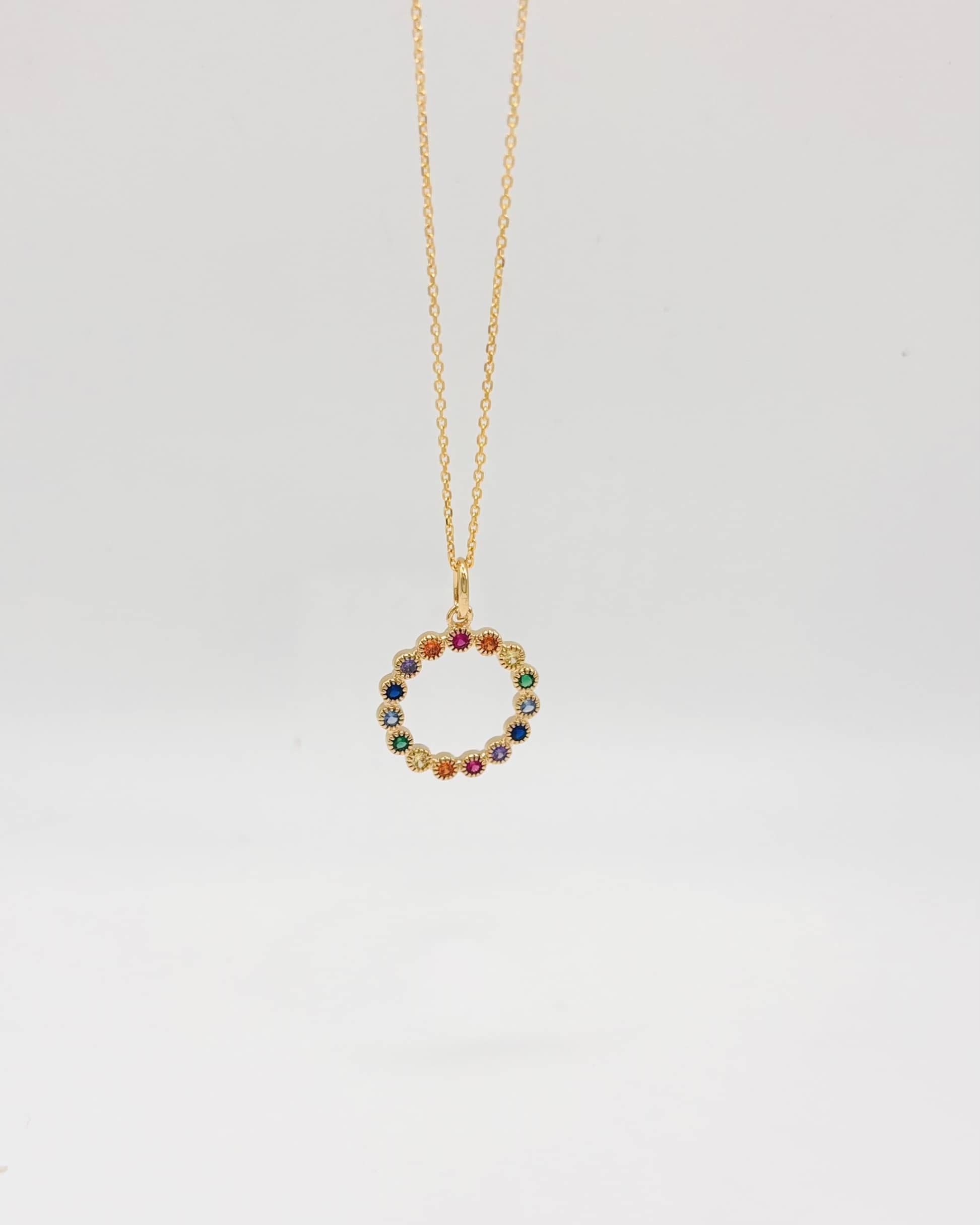 é Or et Pendentif Cercle Strass Multicolores Inscrutés