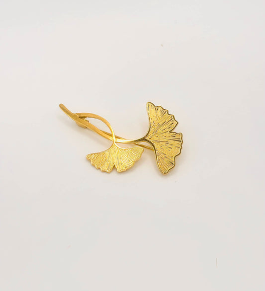 Broche Dorée Feuille de Ginkgo vu de face 
