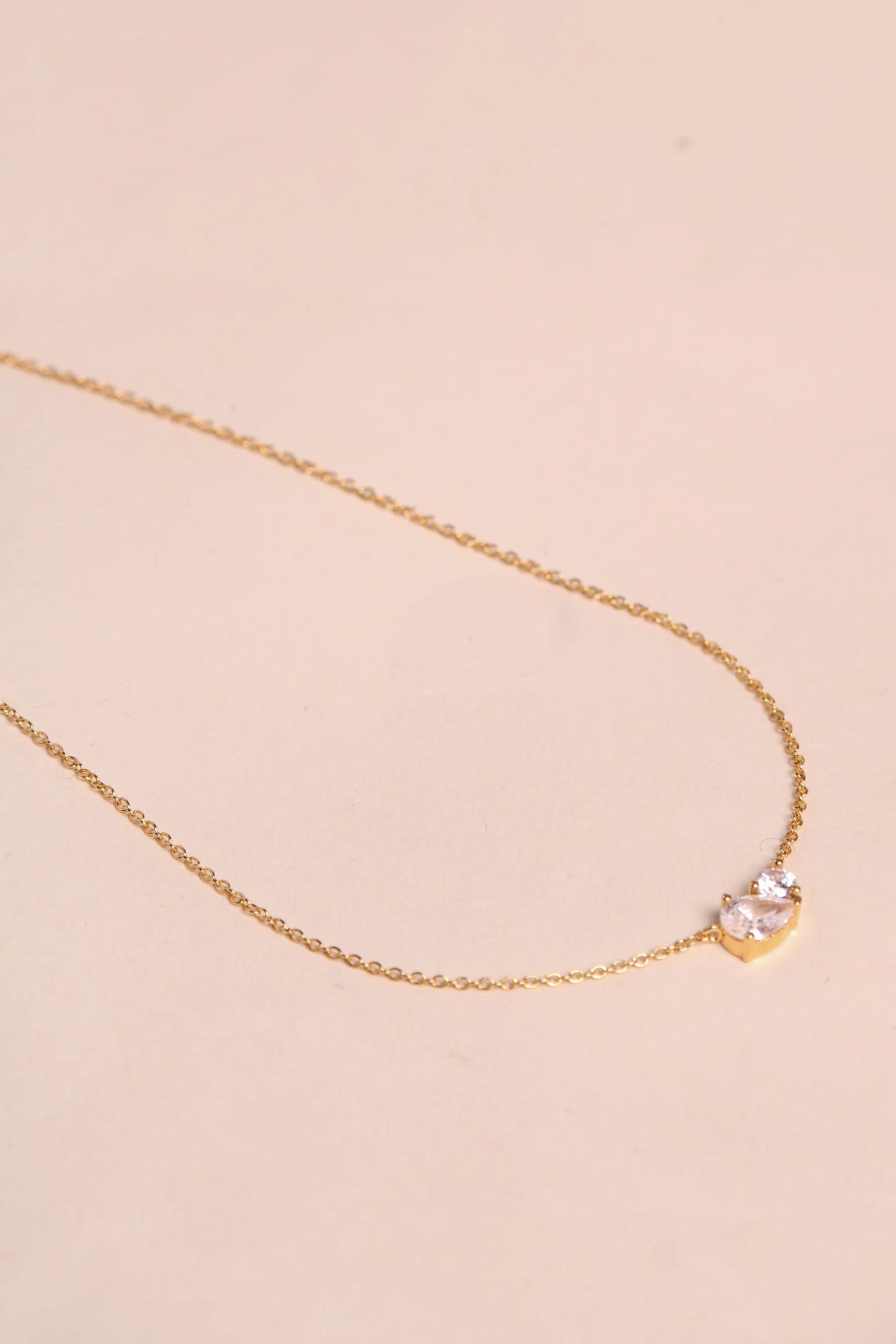 Collier Tour de Cou Doré et 2 Zircons Blancs 