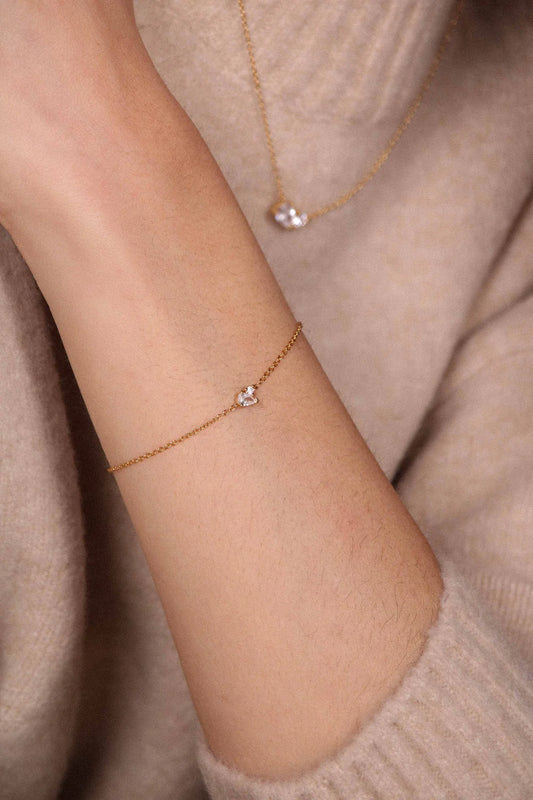 Bracelet Chaine Doré et 2 Zircons Blancs Porté