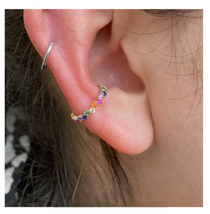 Bague d'Oreille Earcuff Doré et Strass de Couleurs Porté