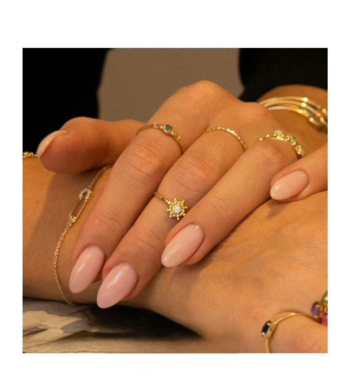 Bague Anneaux Fleurs Plaqué Or et Strass Blancs Porté