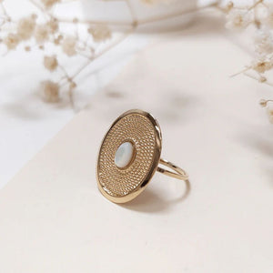 Bague Ajustable Rond Frappé et Nacre Sertie