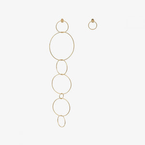 Boucles d'Oreilles Pendantes Cercle Asymétrique Dorées