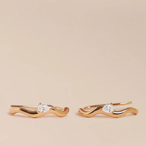 Contours d'Oreilles Boucles Montantes Vagues Dorées et Zircon Blanc