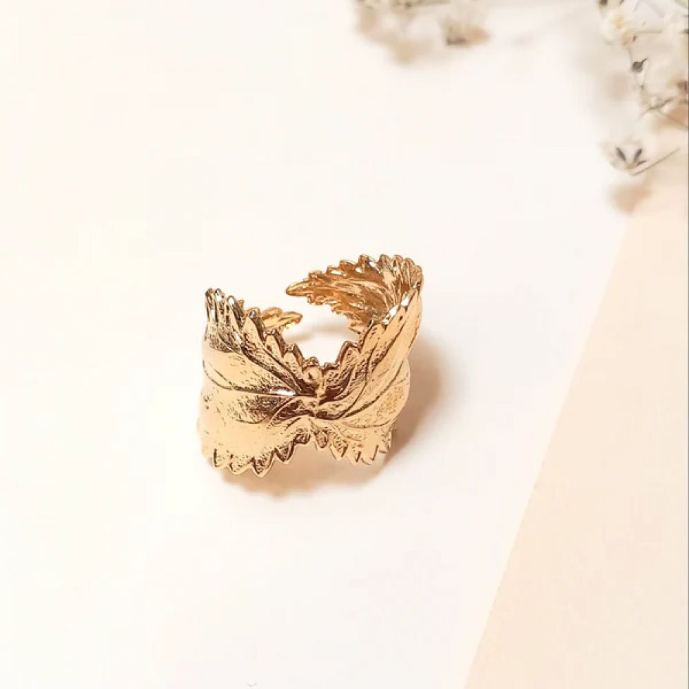 Bague Feuille Texturée Dorée