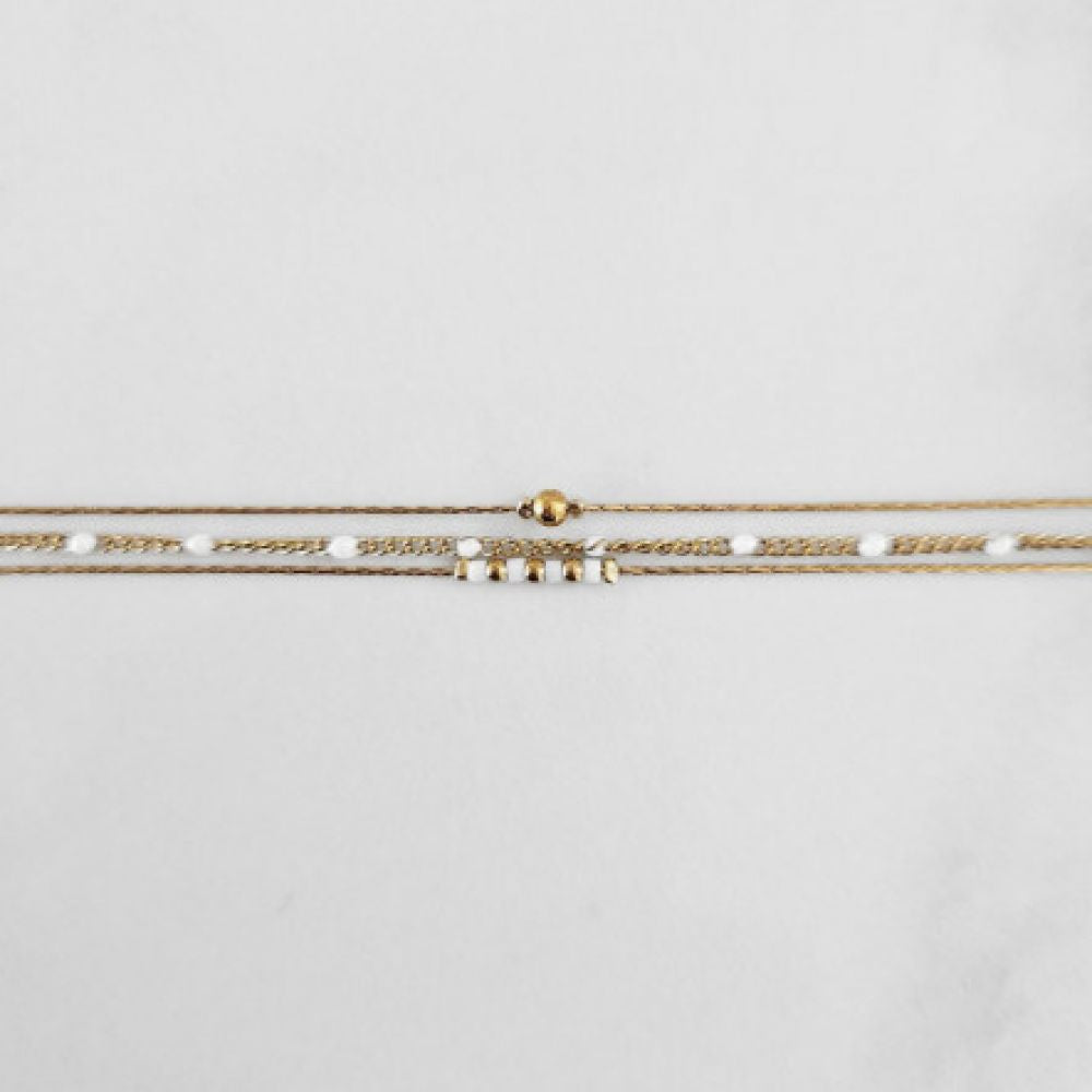 Bracelet Doré et 3 Chaines et Perles Blanches