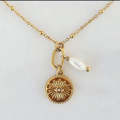 Collier Tour de Cou Doré et Médaille Oeil et Perle Blanche