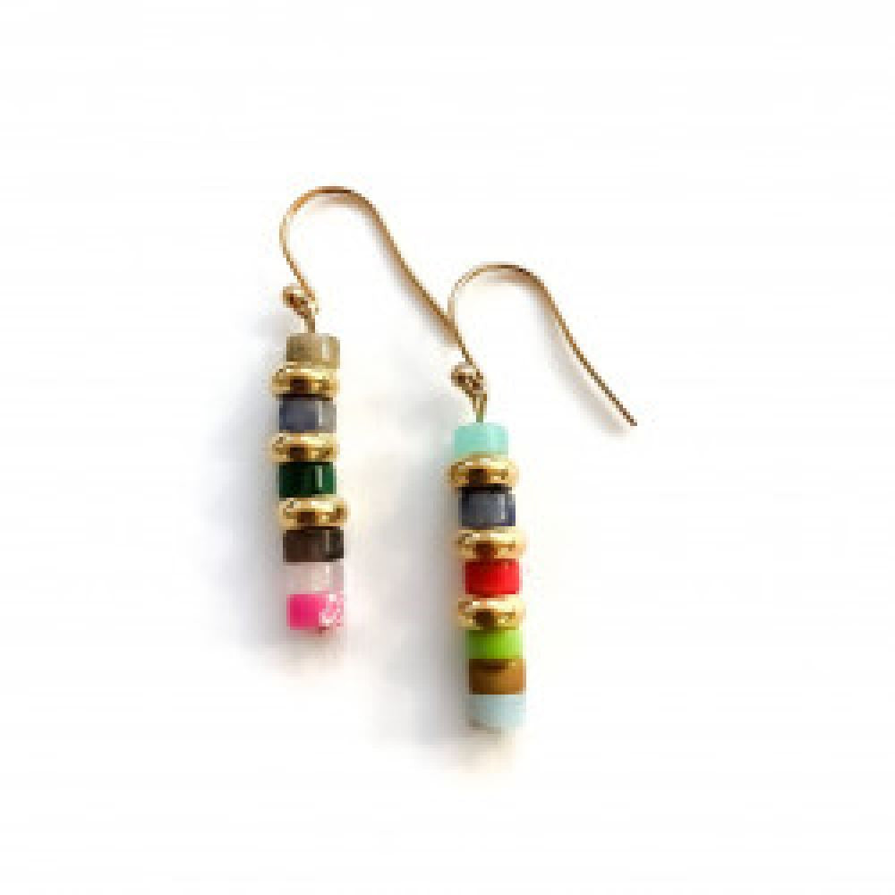 Boucles d'Oreilles Dorées Pendantes et Pierres Naturelles Multicolores