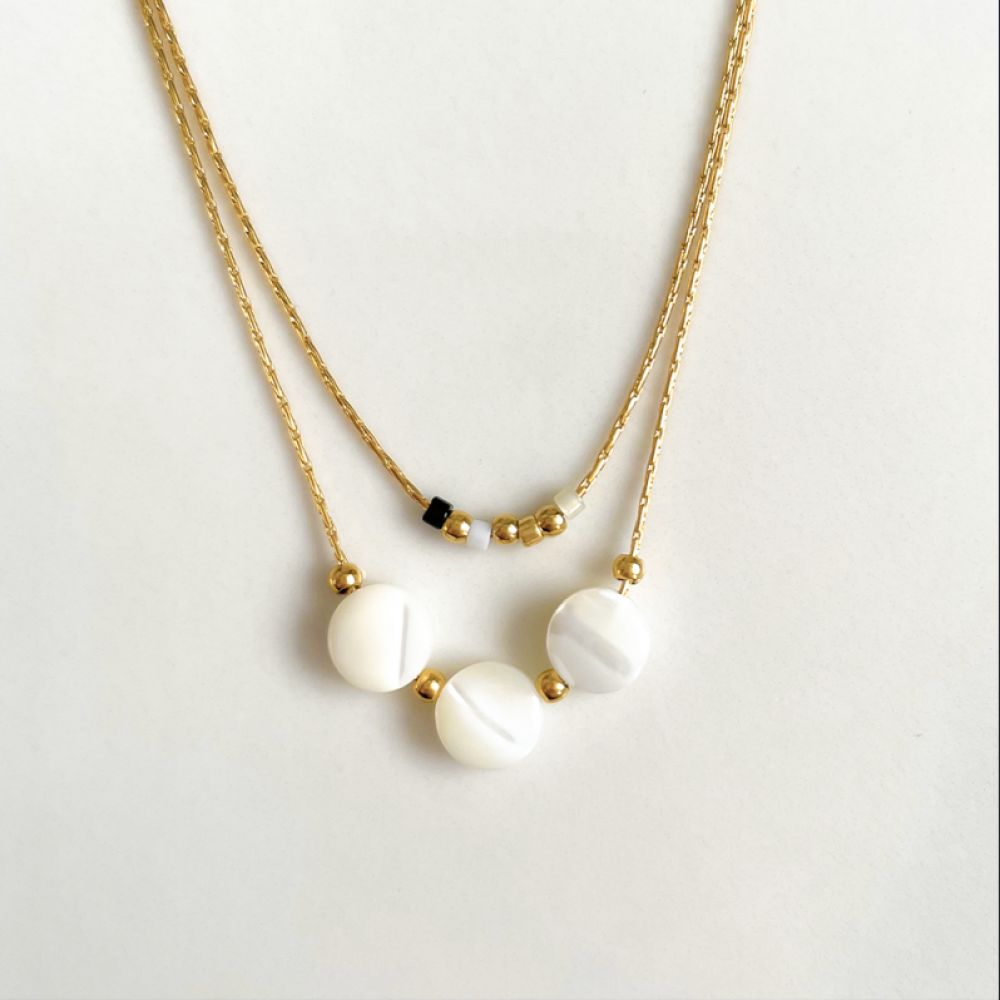 Collier Double Chaine Doré et Petites Nacres Blanches