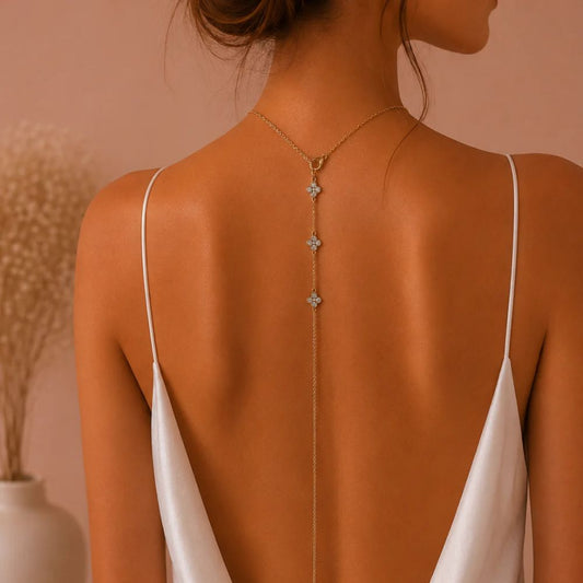 Collier de Dos Fleurs Pendante et Strass Blanc Porté