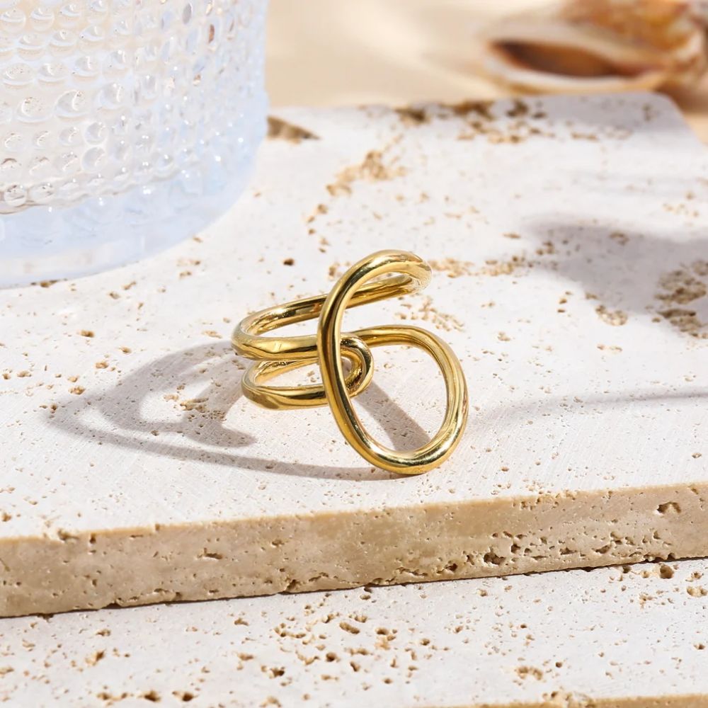 Bague ouverte au design sculptée en acier inoxydable dorée