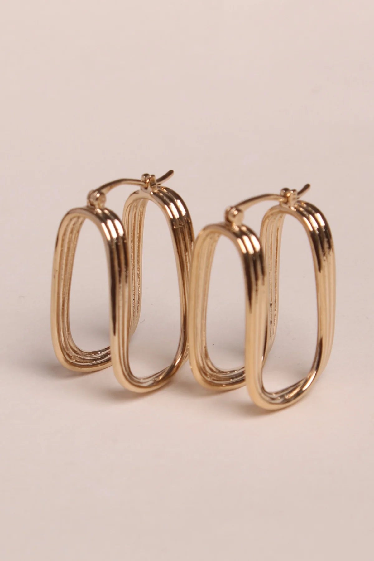 Boucles d'Oreilles Forme "U" Ondulées Dorées 