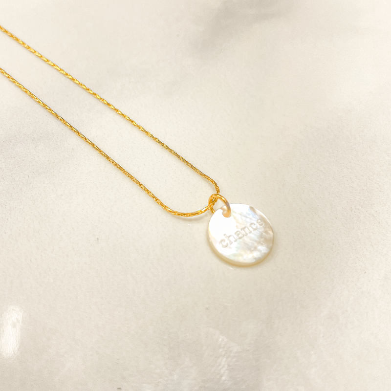 Collier Tour de Cou Doré et Pendentif Médaille Mot Chance