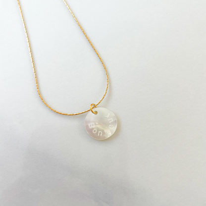 Collier Tour de Cou Doré et Pendentif Médaille Mot Bonheur