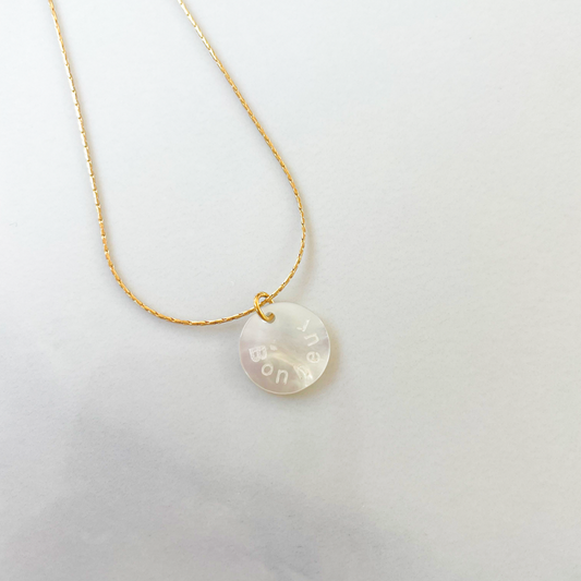 Collier Tour de Cou Doré et Pendentif Médaille Mot Bonheur