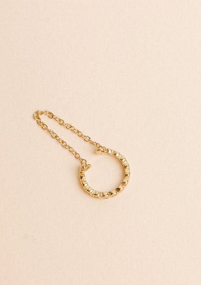 Bague d'Oreille Earcuff Zircons et Chaîne vu de haut