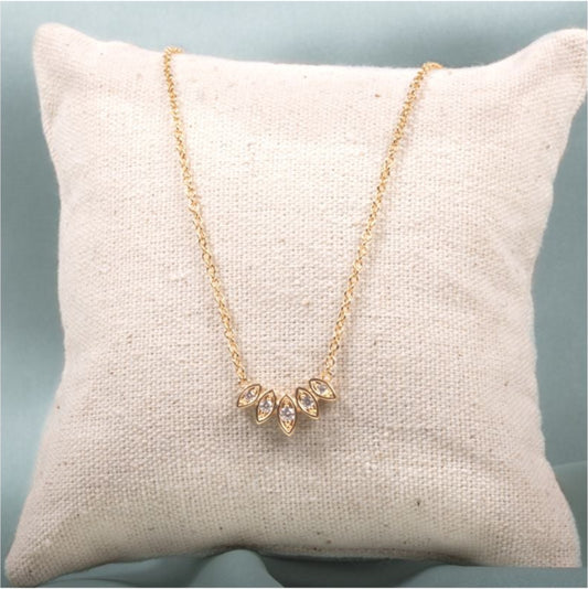 Collier Plaqué Or et Pendentif Couronne Strass Blanc