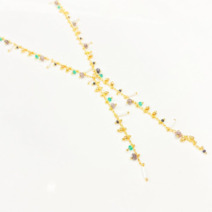 Collier Sautoir Cravate Breloques Perles Blanches et Vertes 