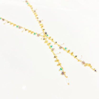 Collier Sautoir Cravate Breloques Perles Blanches et Vertes 